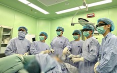 Đi khám vì ra máu âm đạo, người phụ nữ phát hiện cùng lúc 2 ung thư