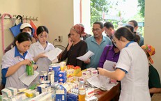 Khám, cấp phát thuốc miễn phí cho 600 người dân vùng biên giới