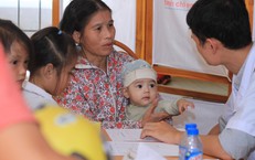 Nhân viên y tế thôn, cô đỡ thôn bản yên tâm công tác khi phụ cấp tăng