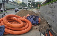 Nhiều tuyến phố trung tâm Hà Nội ngổn ngang vì vỉa hè được đào xới để cải tạo