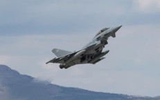 Chiến đấu cơ F-35 Mỹ gặp thách thức từ Typhoon châu Âu