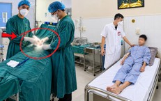 Bé trai 14 tuổi bất ngờ phải cắt bỏ tinh hoàn sau khi tắm hồ