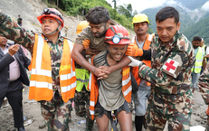 Nepal: 2 công nhân sống sót thần kỳ sau 9 ngày kẹt trong hầm do lũ quét