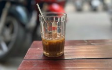 Uống cà phê ngay khi thức dậy khiến cơ thể nhanh đuối sức và dễ béo bụng