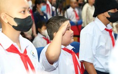 Hát cùng bệnh nhi, bác sĩ nhớ mùa khai giảng tuổi thơ