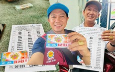 Trả nợ đồng nghiệp 20.000 đồng, cả hai cùng trúng độc đắc 2 tỷ