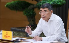 Thủ tướng: Không để người dân thiếu thuốc, thiếu thiết bị y tế vì vướng cơ chế