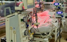 Nữ sinh 16 tuổi và cuộc chiến sinh tử với chi phí gần 1 tỷ đồng