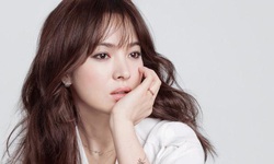 Phụ nữ tuổi 40 n&#234;n mặc g&#236; để sở hữu thần th&#225;i ng&#250;t ng&#224;n như Song Hye Kyo?