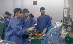 Lần đầu ti&#234;n tại Việt Nam thực hiện kỹ thuật nội soi lấy mảnh gan từ người hiến sống gh&#233;p gan