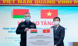 Việt Nam v&#224; Belarus trao tặng trang thiết bị ph&#242;ng chống dịch COVID-19