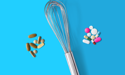 Uống vitamin m&#224; kh&#244;ng biết g&#236; về tương t&#225;c thuốc chẳng kh&#225;c g&#236; &quot;con dao hai lưỡi&quot;