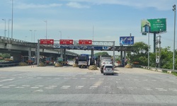 Lái xe 'tố' chủ đầu tư chặn đường để thu phí trên cao tốc, Tổng cục Đường bộ nói gì?