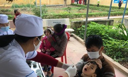 Bổ sung vitamin A, làm sao an toàn cho bé?