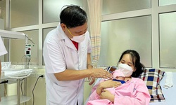 Kỳ diệu: Cứu sống v&#224; nu&#244;i dưỡng th&#224;nh c&#244;ng trẻ sơ sinh nặng 400gram đầu ti&#234;n tại Việt Nam

