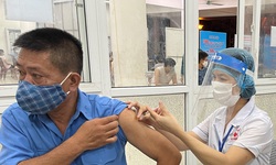 H&#224; Nội nhận 1 triệu liều vaccine Vero Cell, 3.000 c&#225;n bộ y tế hỗ trợ Thủ đ&#244; ti&#234;m chủng, x&#233;t nghiệm