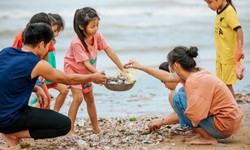 Nghệ An: H&#224;ng trăm người d&#226;n &#39;vớt lộc trời&#39; sau lũ