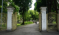 Nhiều c&#244;ng vi&#234;n lớn ở H&#224; Nội xuống cấp trầm trọng