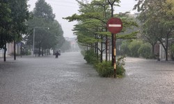 Thừa Thi&#234;n Huế mưa lớn, nhiều nơi ngập lụt, di dời h&#224;ng ngh&#236;n hộ d&#226;n