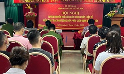 C&#244;ng an H&#224; Nội phổ biến kiến thức quản l&#253; tiền chất ma tu&#253; cho nh&#224; thuốc