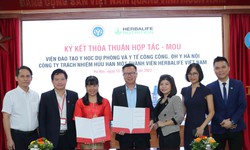 Herbalife Việt Nam trao học bổng cho 20 sinh vi&#234;n, b&#225;c sĩ Đại học Y H&#224; Nội