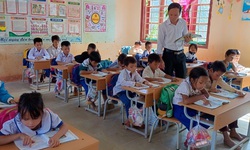 Những thầy giáo dành cả thanh xuân 'gieo chữ' ở miền sơn cước