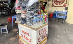 H&#224; Nội: Qu&#225;n tr&#224; đ&#225;, tạp ho&#225; tranh thủ b&#225;n xăng lẻ &#39;kiếm th&#234;m&#39;