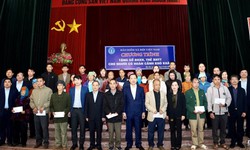 Mang an sinh cho người c&#243; ho&#224;n cảnh kh&#243; khăn ở L&#224;o Cai qua sổ BHXH, thẻ BHYT