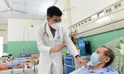Đối tượng n&#224;o c&#243; nguy cơ cao trước COVID-19 khi số ca nhiễm tăng?