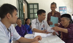Giải b&#224;i to&#225;n nh&#226;n lực y tế cho địa phương miền n&#250;i