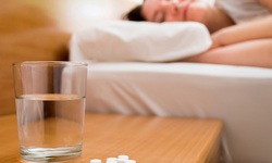Cảnh b&#225;o rủi ro khi lạm dụng melatonin trị mất ngủ 