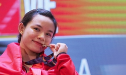 Hotgirl cử tạ Hải Dương n&#226;ng bổng 126kg, ph&#225; 3 kỷ lục SEA Games