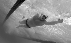 Lặn bể bơi ngắm &#39;k&#236;nh ngư&#39; em trai &#193;nh Vi&#234;n tập luyện cho SEA Games 31