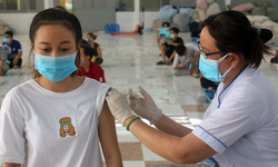 S&#225;ng 19/6: Biến thể phụ BA.5 c&#243; nguy cơ x&#226;m nhập; Ti&#234;m vaccine COVID-19 mũi 3 cho trẻ 12-17 tuổi c&#225;ch mũi 2 bao l&#226;u?