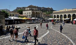 Hy Lạp nới lỏng quy định đeo khẩu trang v&#224;o đầu m&#249;a du lịch