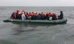 Giải cứu 86 người di cư ngo&#224;i khơi bờ biển nước Ph&#225;p