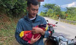 Trung u&#253; c&#244;ng an kịp thời hỗ trợ đỡ đẻ cho 1 sản phụ b&#234;n đường

