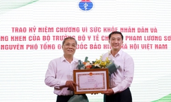 Bộ Y tế trao Kỷ niệm chương &quot;V&#236; sức khỏe nh&#226;n d&#226;n&quot; cho TS Phạm Lương Sơn, nguy&#234;n Ph&#243; Tổng gi&#225;m đốc BHXH Việt Nam 
