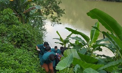 T&#236;m thấy thi thể nạn nh&#226;n cuối c&#249;ng vụ 4 người đang x&#250;c c&#225;t bị lũ cuốn tr&#244;i