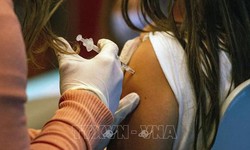 Australia nghi&#234;n cứu ph&#225;t triển vaccine hiệu quả với mọi biến thể của SARS-CoV-2
