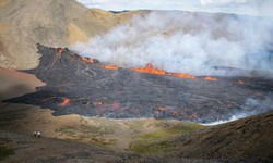 N&#250;i lửa lại phun tr&#224;o gần thủ đ&#244; của Iceland