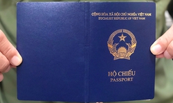 T&#226;y Ban Nha c&#244;ng nhận lại hộ chiếu mẫu mới của Việt Nam
