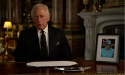 Vua Charles III ch&#237;nh thức kế vị ngai v&#224;ng Vương quốc Anh