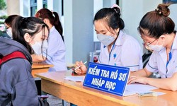 T&#226;n sinh vi&#234;n cần chuẩn bị giấy tờ g&#236; để nộp khi tr&#250;ng tuyển đại học?
