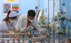 Đ&#227; c&#243; 1.500 t&#250;i dịch truyền Dextran điều trị sốc sốt xuất huyết về Việt Nam