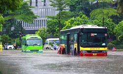 Cảnh b&#225;o: Chiều nay H&#224; Nội tiếp tục mưa lớn v&#224;o giờ tan tầm