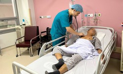 Chạy đua với thời gian, 3 bệnh viện "hợp sức" cứu sống cụ ông ngừng tuần hoàn