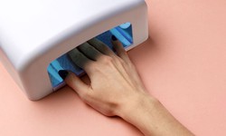 D&#249;ng m&#225;y sấy gel m&#243;ng tay, cẩn trọng với nguy cơ ung thư da