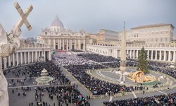 Gi&#225;o ho&#224;ng Francis chủ tr&#236; tang lễ người tiền nhiệm Benedict XVI