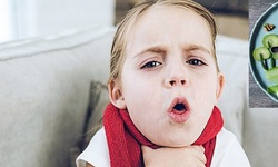 B&#233; trai h&#243;c kẹo dẻo tử vong, b&#225;c sĩ chỉ c&#225;ch sơ cứu đ&#250;ng